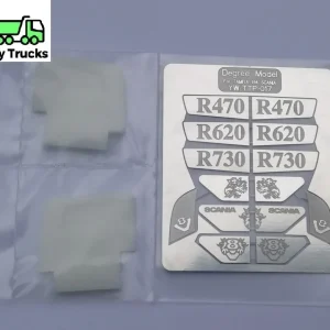 Diverse metal skilte med R470-R730 og SCANIA logoer til førerhus